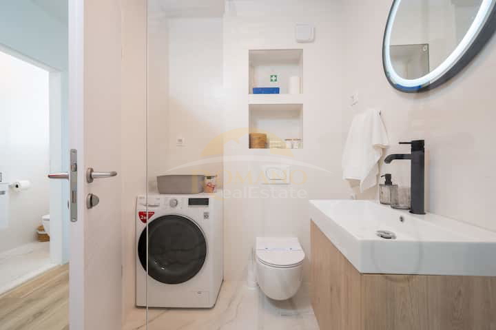 Dvosobni penthouse v Trogirju s strešno teraso